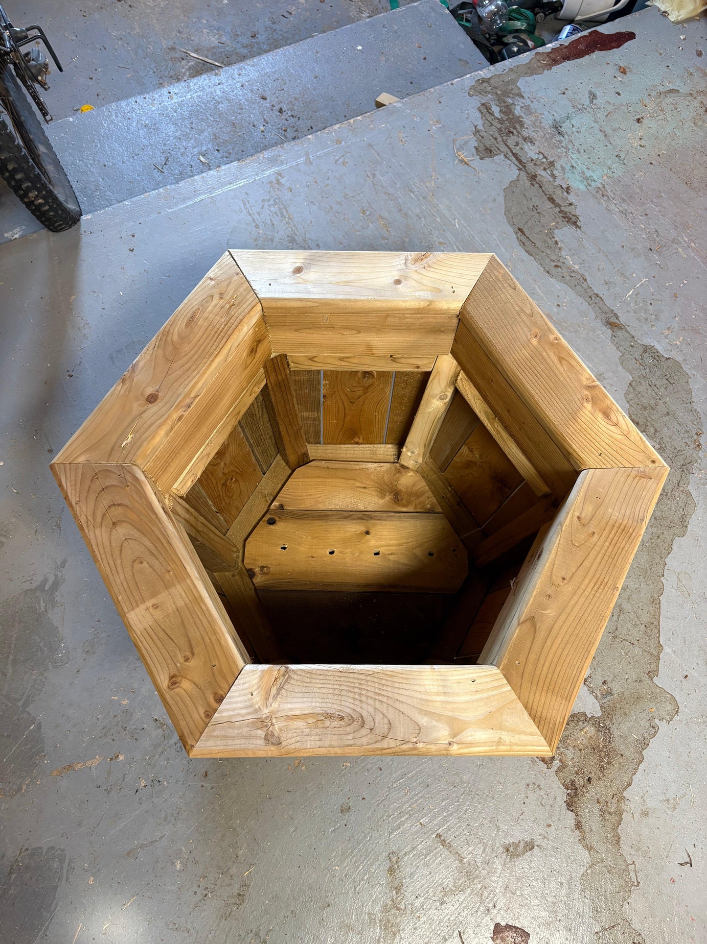 Hexagon Shaped Planter ( A great woodworking project that makes a beautiful planter )