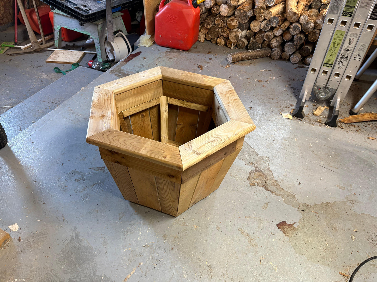 Hexagon Shaped Planter ( A great woodworking project that makes a beautiful planter )