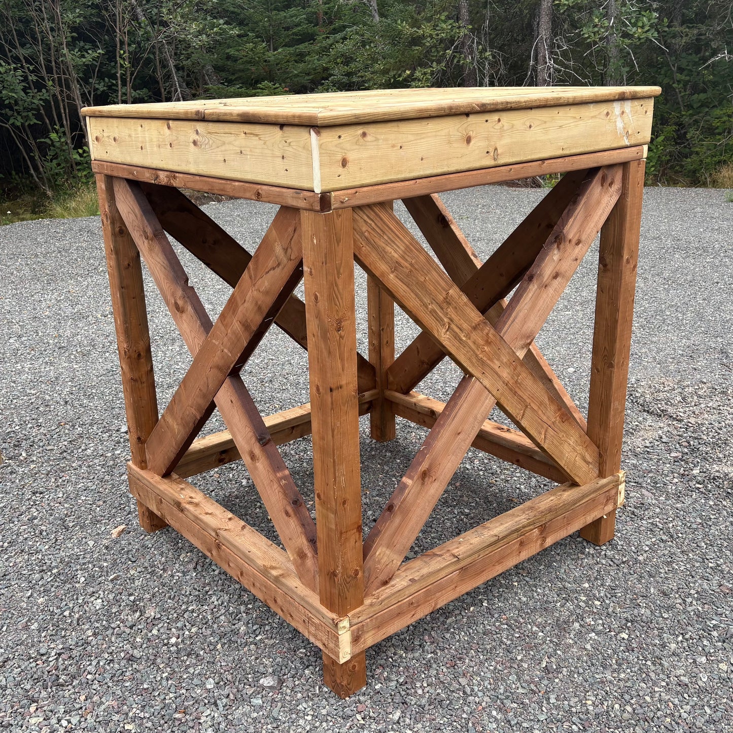 Wooden IBC tote stand with cross brace support