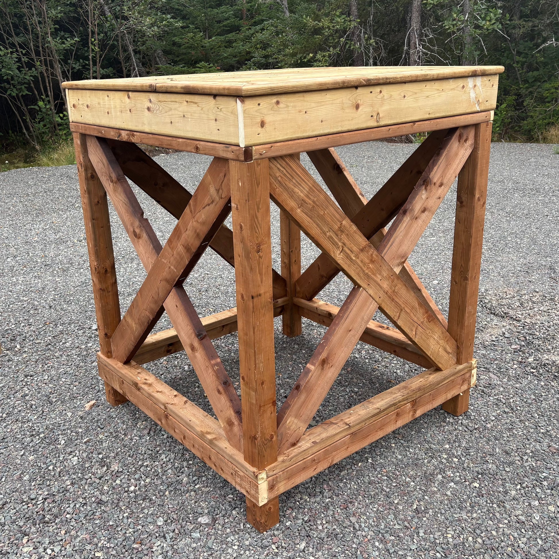 Wooden IBC tote stand with cross brace support